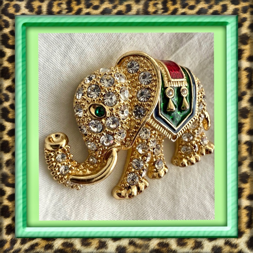 👑✅PRICE FIRM✅ Gold and Enamel Elephant Brooch with Crystals